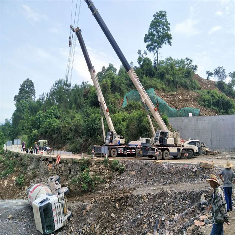 景德镇昌江汽车掉沟里叫吊车救援要多少钱